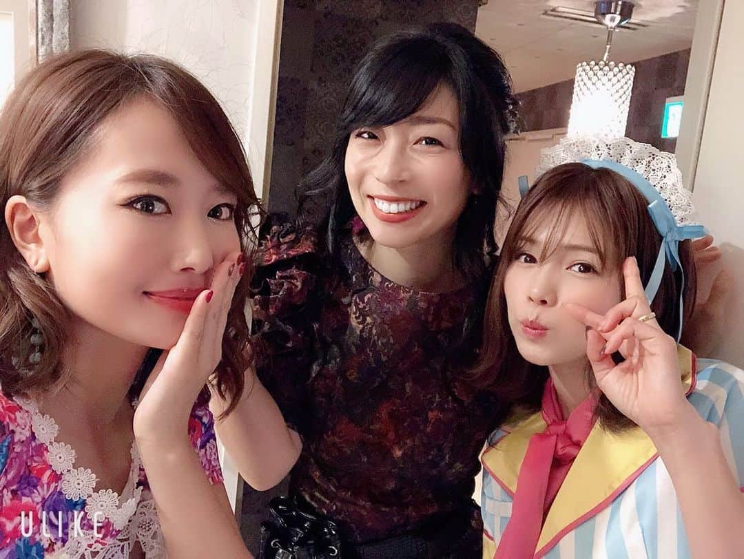 安藤あいかのインスタグラム：「美女だなぁ。ふたりともかわいい！アイドルだなー💕 あんまり見えてないけどわたしのやってんなワンピが（少人数の方に）好評で嬉しかった！やっと着れた💜 めっちゃ嬉しい差し入れ第二弾！！ありがとうございます😊 バタークッキー楽しみにしてます🧡  #🌰 #マスカッツ」