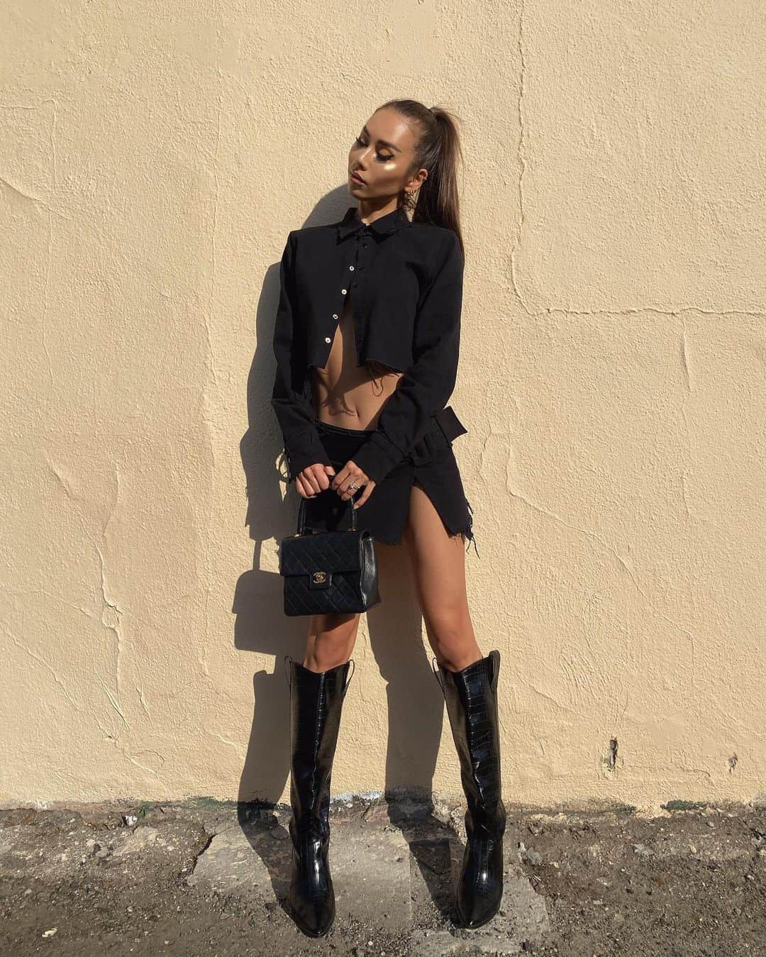ルミ・ニーリーのインスタグラム：「🖤⛓」