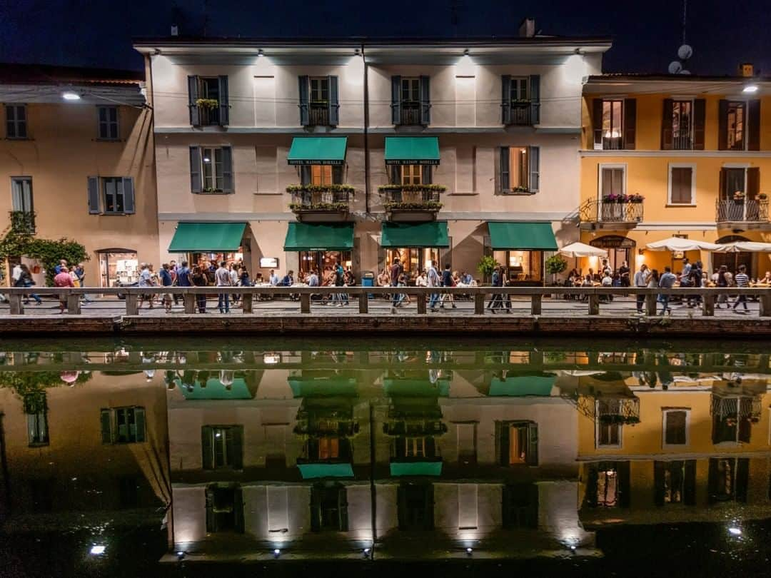 National Geographic Travelさんのインスタグラム写真 - (National Geographic TravelInstagram)「Photo by @andrea_frazzetta | The navigli are a widespread network of canals. They were originally conceived by Leonardo da Vinci to ferry people and merchandise to Milan.  To learn more about Milan, look at the gallery "Italy's Unexpected Cultural and Artistic Hub" on the National Geographic website and follow me @andrea_frazzetta.  #milan #italy #citylife」10月20日 13時01分 - natgeotravel