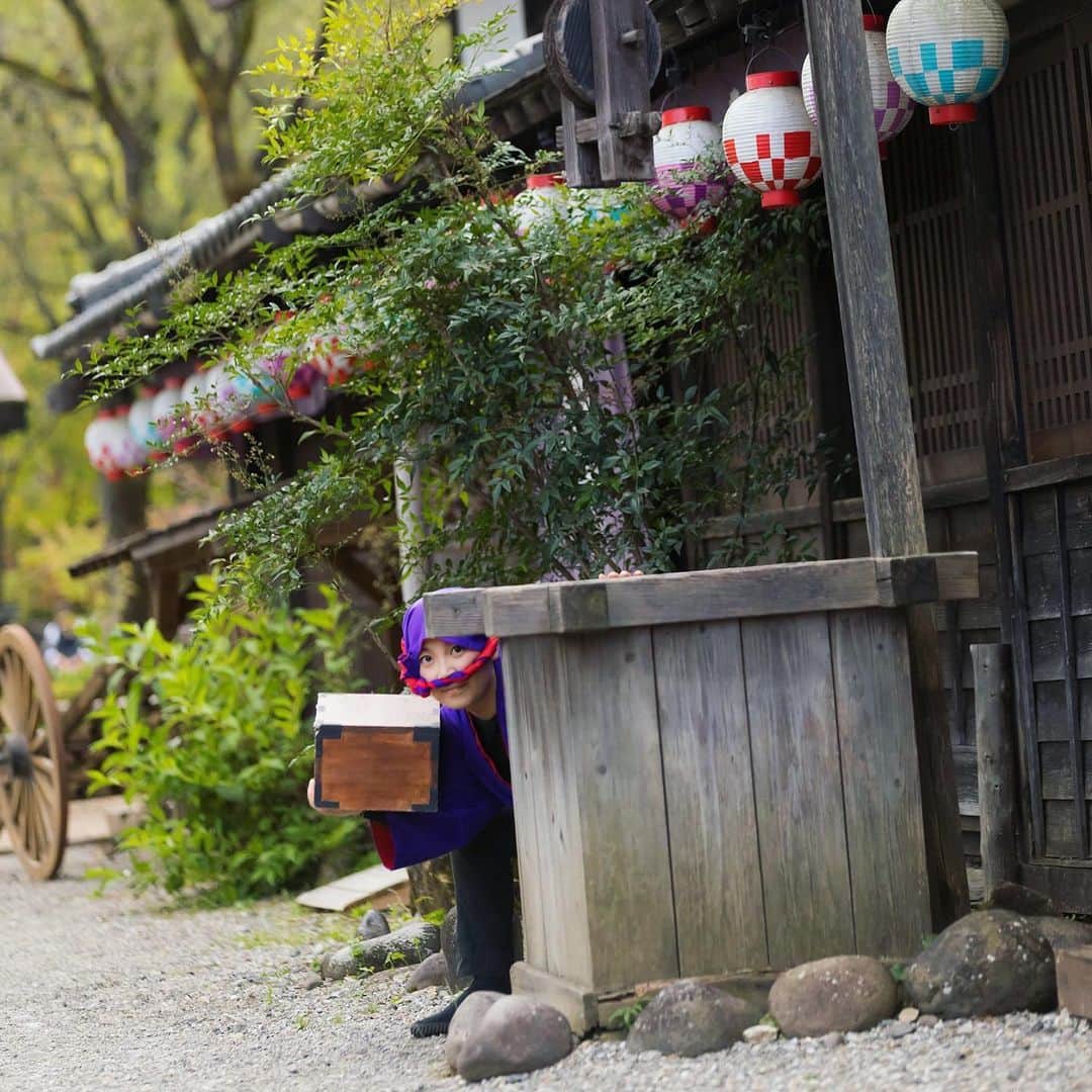 のインスタグラム：「・ ねずみ小僧 | Nezumi kozo 🐭 見つけた！I found it! ・ ・ #ねずみ小僧 #変身処時空 #貸衣装 #秋の江戸 #江戸の風景 #日本の風景 #江戸時代 #江戸ワンダーランド日光江戸村 #江戸ワンダーランド #日光江戸村 #日光 #江戸 #いざ江戸へドロン #nezumikozo #japantrip #edoera #ig_japan #edo #beautifuljapan #japanese_history #instagramjapan #jp_gallery #edowonderland #nikko #japan #edo」