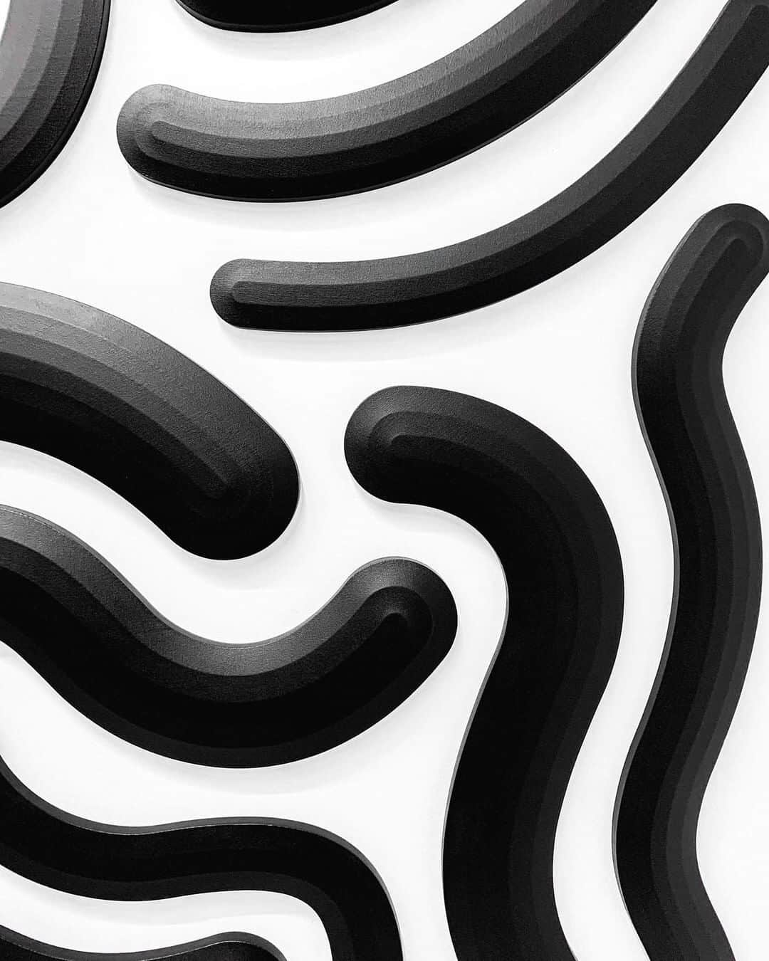 HYPEBEASTさんのインスタグラム写真 - (HYPEBEASTInstagram)「@hypebeastart: @joshsperling unveils new architectural inventions at @GaleriePerrotin’s 10 Impasse Saint-Claude space in Paris, France. Sperling’s signature swirling pieces in tonal black completely invade the walls in one room. In other room, the artist presents unseen tondi (circular paintings) mimicking chain links in an array of vivid and dissonant hues. Click the link in our bio to learn more.⁠⠀ Photo: Thomas Barthélémy/@hypebeastfr」10月20日 5時04分 - hypebeast