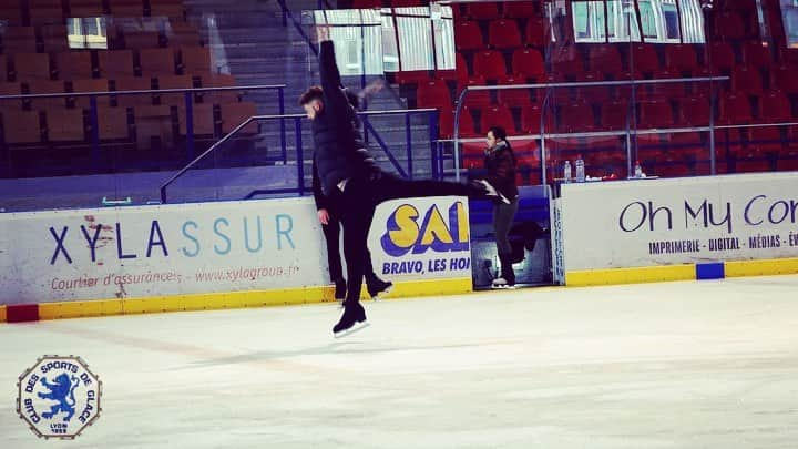 ニール・ブラウンのインスタグラム：「The process. The passion. #instamood #instavid #moodoftheday #icedancer #figureskating #lyon #csgl #dancer #choreographer #work #dancing #confluence #instagay #gay #follwome #instafollow #beard #igers #igerslyon」