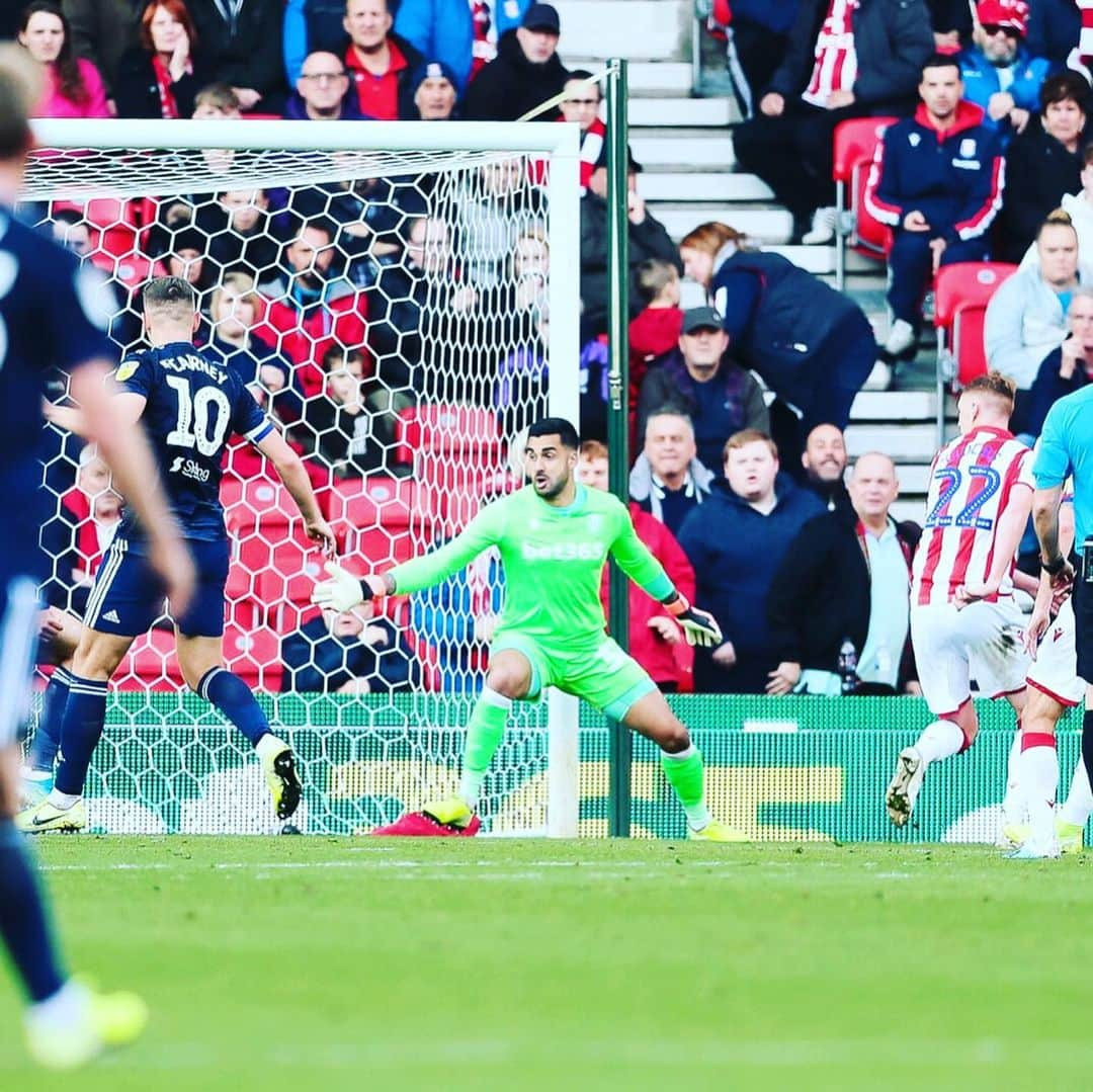 アダム・フェデリチのインスタグラム：「3 points and clean sheet definitely makes up for the rugby this morning 🤦🏻‍♂️ ( also a very cheeky kid in the last pic 😂)」