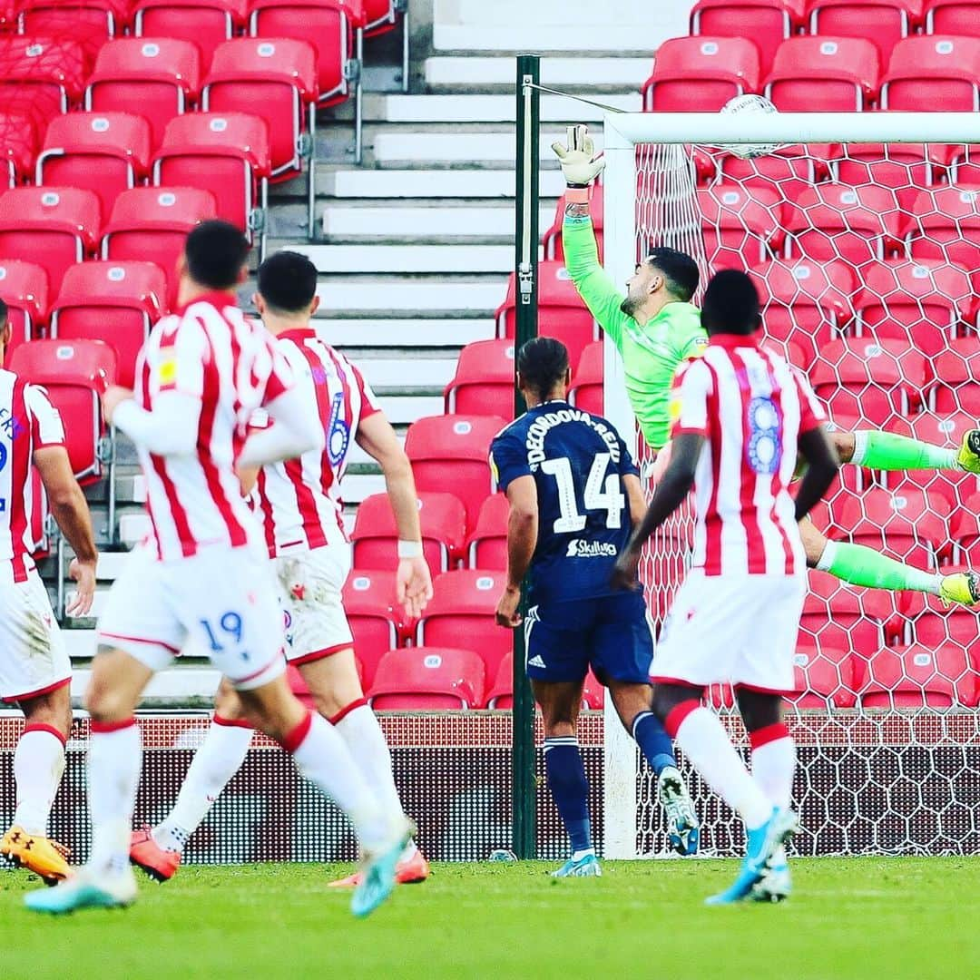 アダム・フェデリチさんのインスタグラム写真 - (アダム・フェデリチInstagram)「3 points and clean sheet definitely makes up for the rugby this morning 🤦🏻‍♂️ ( also a very cheeky kid in the last pic 😂)」10月20日 5時08分 - federici32