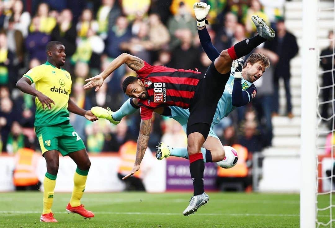 ティム・クルルさんのインスタグラム写真 - (ティム・クルルInstagram)「Happy to be back playing.. Good point away from home.. 1st clean sheet of the season✅ See you all next Sunday for another big game vs Man Utd 🔰」10月20日 5時09分 - timkrulofficial