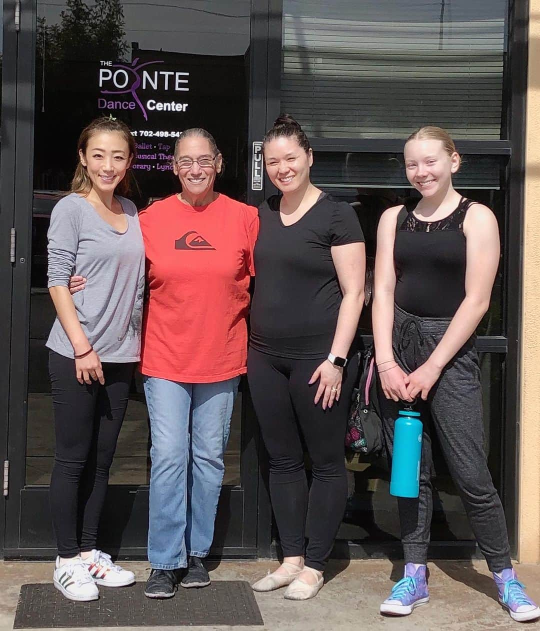 村主章枝さんのインスタグラム写真 - (村主章枝Instagram)「I went to new adult ballet class at Pointe dance studio. Teacher Dina Vail is wonderful. Has a lots of experience working with many dancers over 50years.  https://www.dance-lessons-las-vegas.com Adult ballet class : Wednesday 11:30 am-1pm #pointedancestudio  #adultballetclass  #adultballet  #achieveyourgoals」10月20日 5時17分 - fumie.suguri