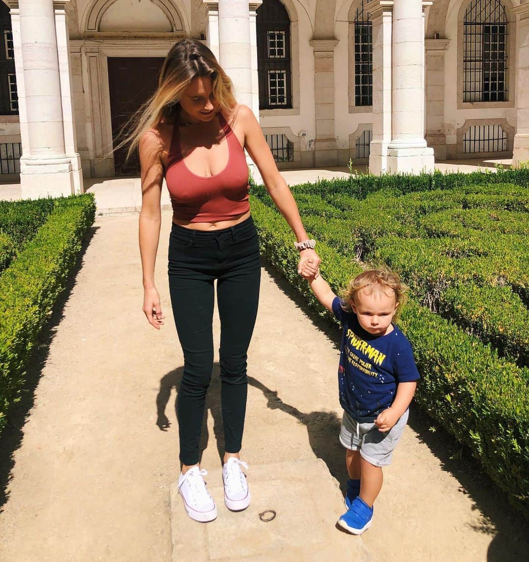 アラナ・ブランチャードのインスタグラム：「Getting dragged around Europe by this guy🥰」