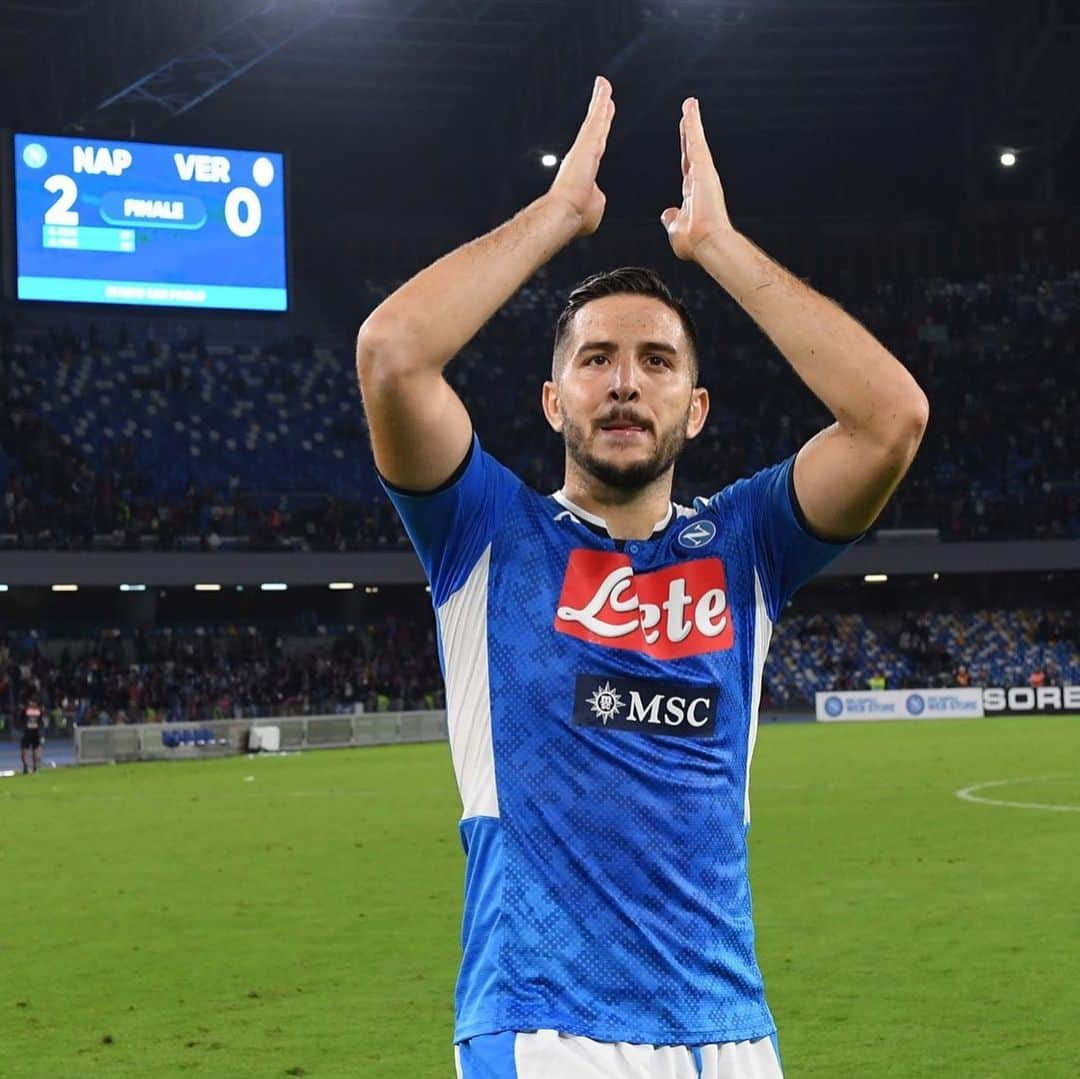 コスタス・マノラスのインスタグラム：「Grande vittoria !! Un altra volta 0 goal subiti! Andiamo avanti così !!! 💙💙」