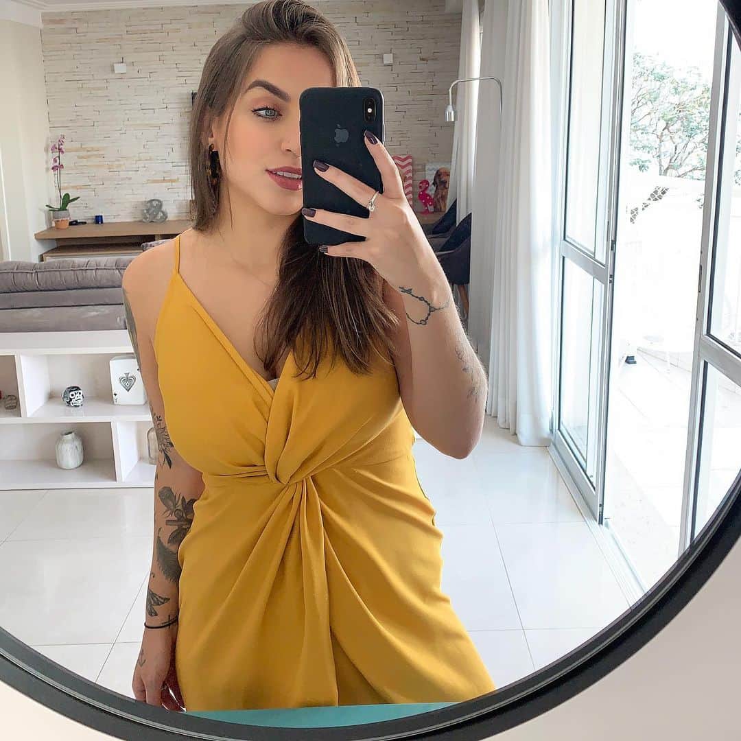 Bruna Unzuetaのインスタグラム：「Sábado de luuuuz! 💛」