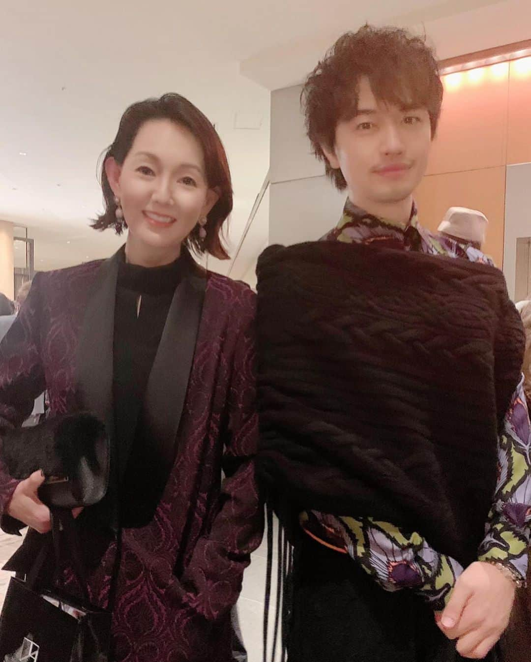 とよた真帆さんのインスタグラム写真 - (とよた真帆Instagram)「芦田多恵さんのファッションショーへ😊今回も華やかで美しい作品ばかり✨ @tae_ashida_official のジャケットを着てパンツスタイル  @maenorichang と @hibinoya 素敵ご夫婦。 @tae_ashida_official の素敵な世界へ。たくさんの友人に会えました✨  #斎藤工 くんお久しぶり👍#桑田真澄 さんにも😆  #fashion #taeashida #芦田多恵  #50代ファッション #maho #mahostyle #50over50 #50歳コーデ」10月20日 6時59分 - maho_toyota