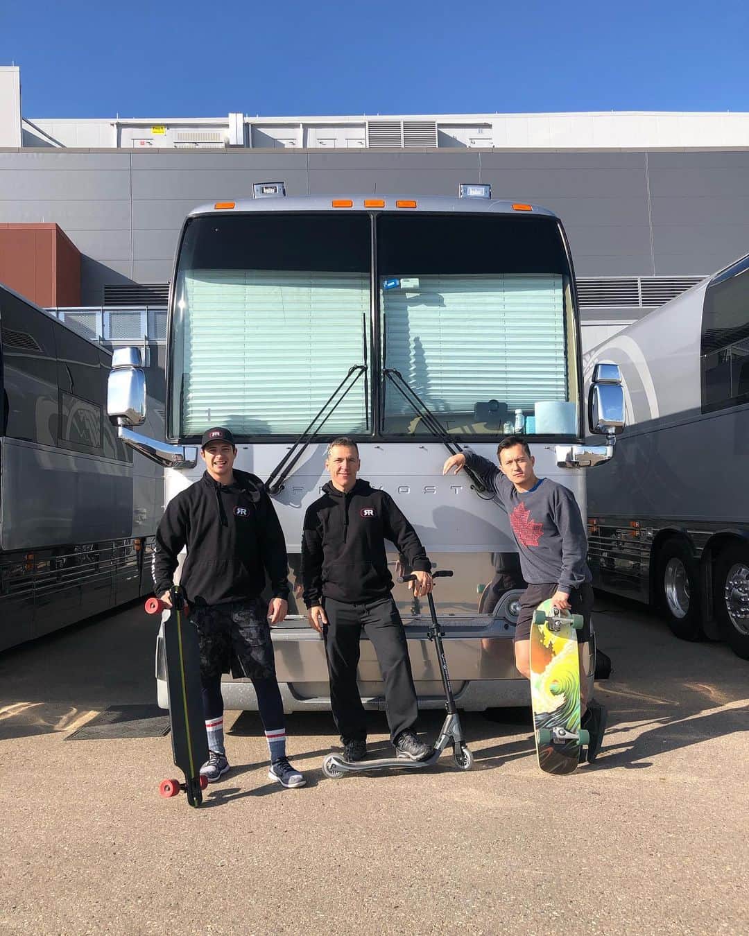 パトリック・チャンのインスタグラム：「There’s more than one way to skate across Canada 🇨🇦🛹⛸ #rocktherink」
