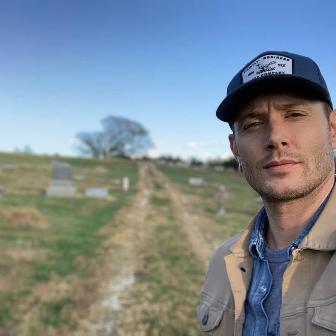 ジェンセン・アクレスさんのインスタグラム写真 - (ジェンセン・アクレスInstagram)「Lawrence, Kansas.  Nearly 15 years ago we set out to tell a story based in this bucolic gem of a town.  And more specifically, this exact graveyard. The Stull Cemetery. Was an odd feeling walking these grounds...knowing the end of our Supernatural journey will be coming to an end soon.  It’s a heavy reflection kinda Saturday. (📷 @bodyguard13 )」10月20日 8時13分 - jensenackles