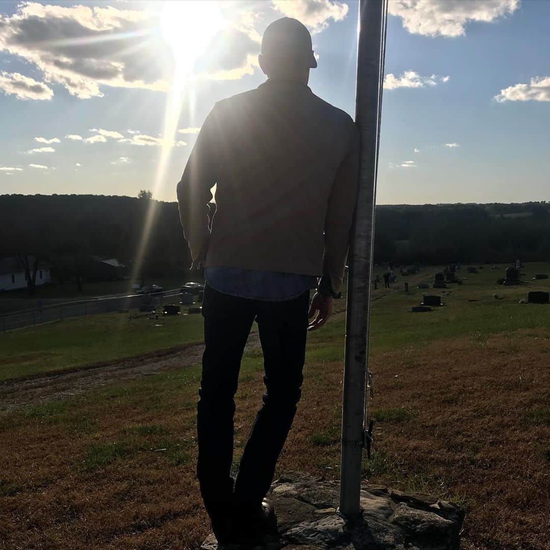 ジェンセン・アクレスさんのインスタグラム写真 - (ジェンセン・アクレスInstagram)「Lawrence, Kansas.  Nearly 15 years ago we set out to tell a story based in this bucolic gem of a town.  And more specifically, this exact graveyard. The Stull Cemetery. Was an odd feeling walking these grounds...knowing the end of our Supernatural journey will be coming to an end soon.  It’s a heavy reflection kinda Saturday. (📷 @bodyguard13 )」10月20日 8時13分 - jensenackles