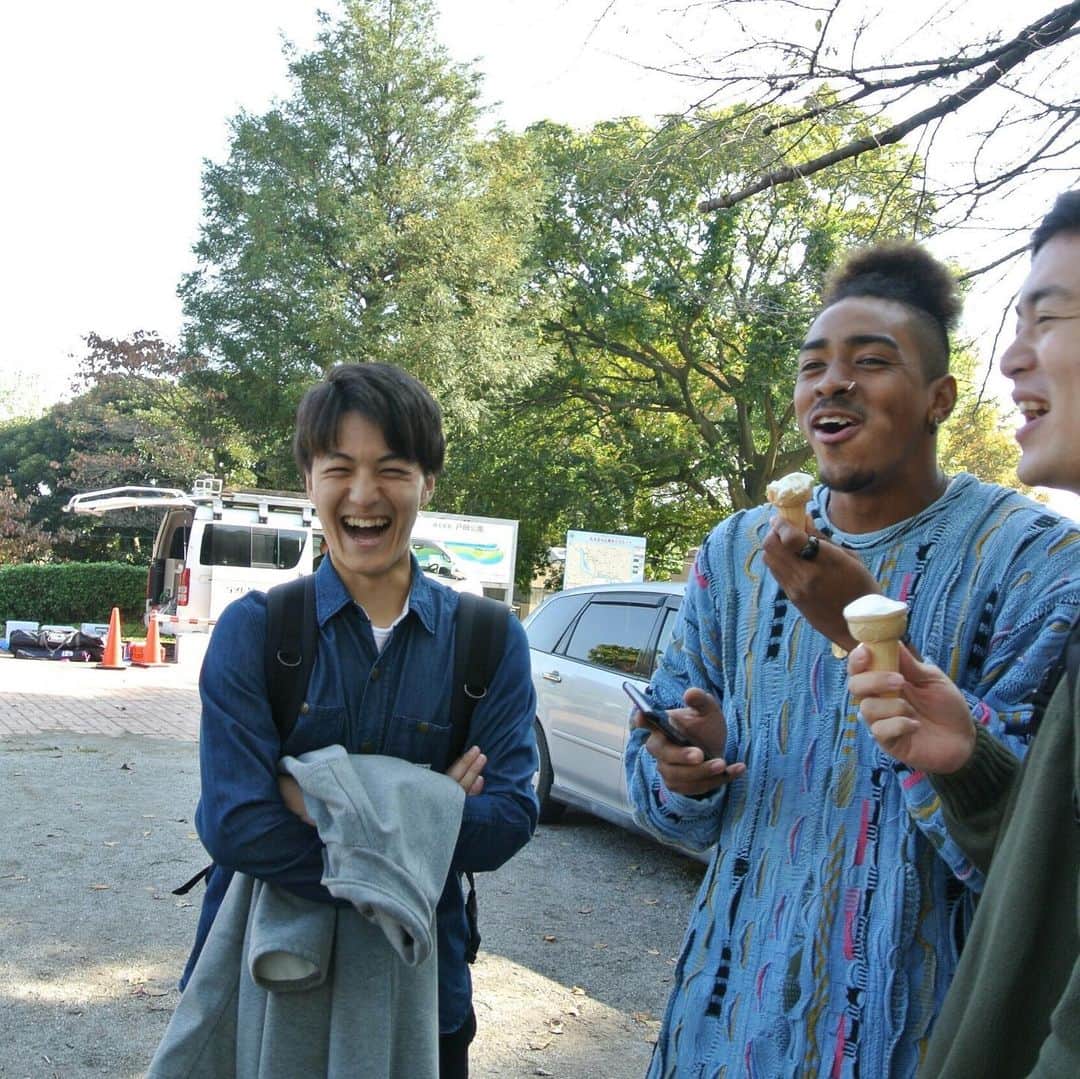 福田愛大さんのインスタグラム写真 - (福田愛大Instagram)「これぞ自家栽培パイナップル ゆーほ良い顔してるわ  #天然パーマ」10月20日 8時36分 - aiofukuda_