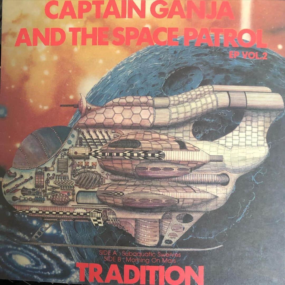 のインスタグラム：「おはようございます〜🐓 Morning On Mars / TRADITION #tradition #morningonmars  #captainganjaandthespacepatrol」