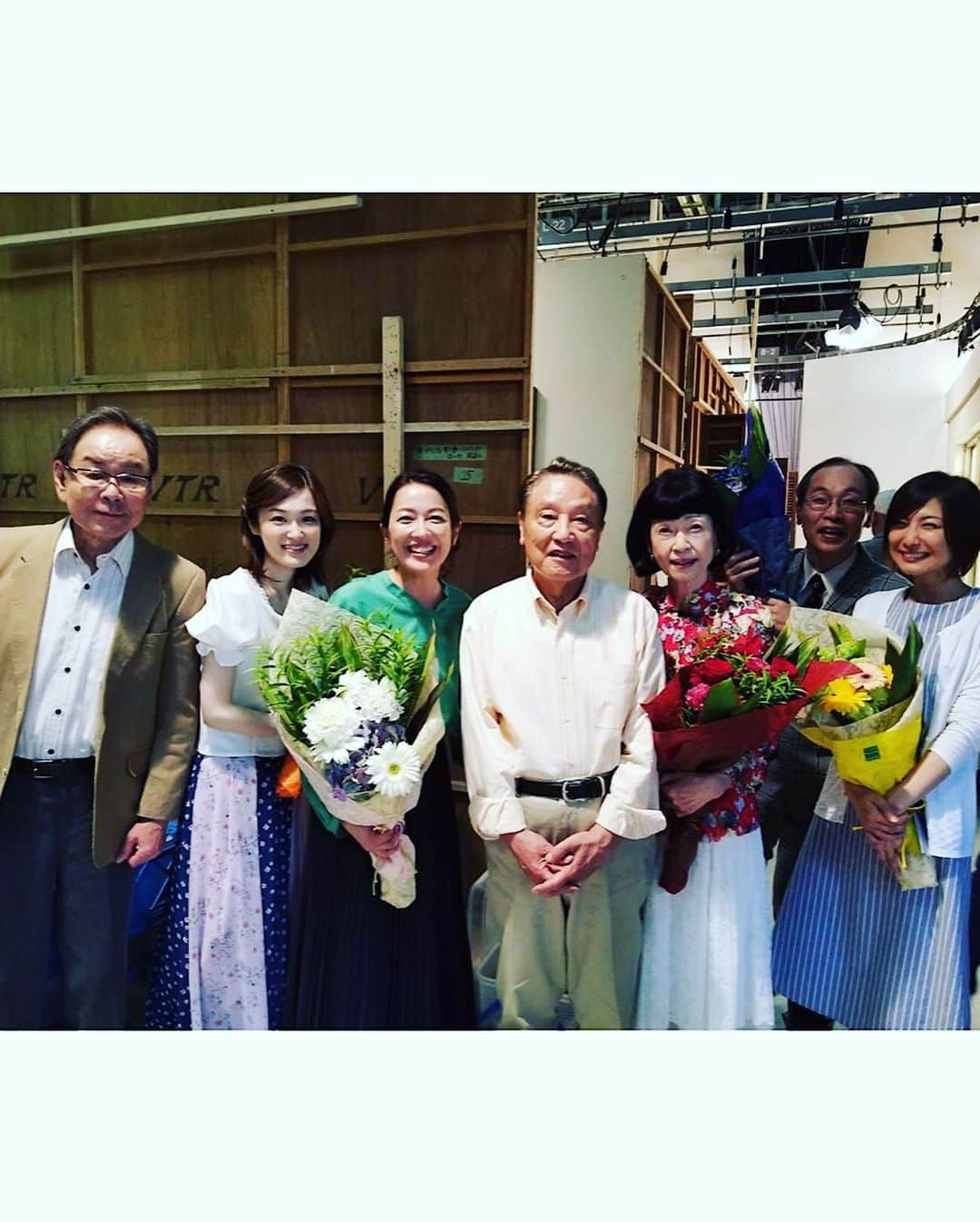 羽田美智子さんのインスタグラム写真 - (羽田美智子Instagram)「昨日、無事に舞台の初日を迎えました！ たくさんのお祝いをいただきまして、、 そしてご来場いただきまして、ありがとうございました🌸 心より感謝しています❤️ 今日はマチネでして、昼夜2回公演です。  そして夜8時30分終演後、 9時から『おかしな刑事』第21作目、テレビ朝日で放送になります📺  ベンガルさんや星野真里さんをゲストに迎えての新作、、アポ電強盗や国際ロマンス詐欺の事件解決に向けておかしな刑事たちが奮闘します！  ラグビーも気になるところですが、、、こちらも気にしていただけたら、、、嬉しいです😆💕 #おかしな刑事 #テレビ朝日 #21作目」10月20日 10時10分 - michikohada