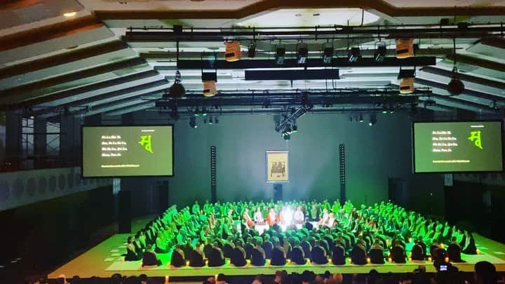 渋谷慶一郎のインスタグラム：「Last night I played music for World Peace Gathering at Koya Mount. Music for Mandala with 300 Monks from Los Angels and Heavy Requiem with Japanese Buddhist chant singer Eizen Fujiwara. Amazing night it was. Thank you 🙏 昨晩、高野山で開催されたワールドピースギャザリングというイベントでロスアンゼルスから来た300人の僧侶とMusic for Mabdalaという彼らのために作った音楽を発表してきました。アンコールでアルスエレクトロニカで初演したHeavy Requiemから2曲を高野山声明のトップである藤原栄善さんと。大成功しました！」