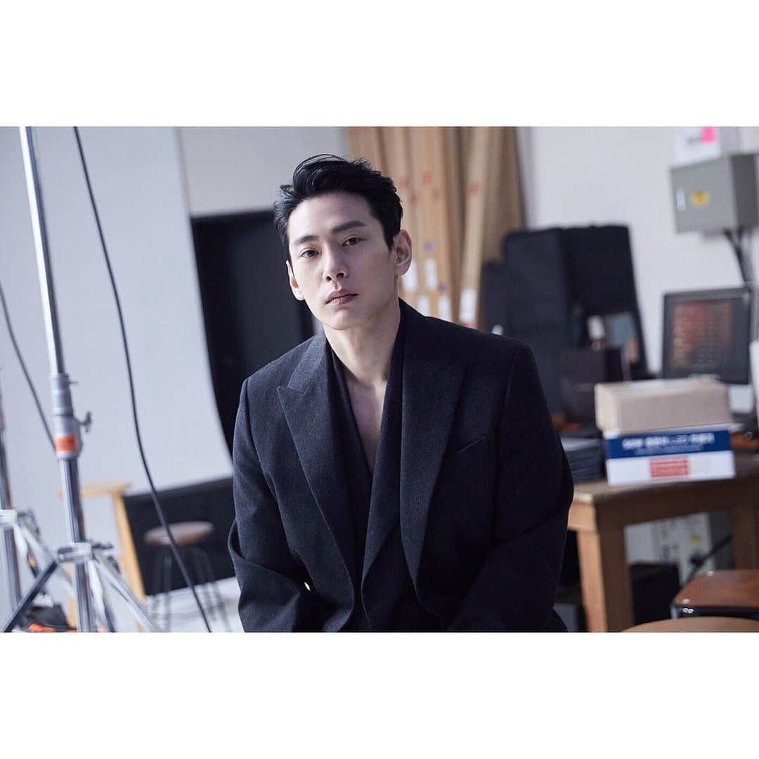 C-JeS エンタテイメントさんのインスタグラム写真 - (C-JeS エンタテイメントInstagram)「여러분의 가을을 아찔하게 장식할 #유태오 의 #영화 #버티고 🍁 . 유태오의 강렬한 #카리스마 부터 해맑은 소년美 까지 모두 담은 선물같은 포스트💝 . 지금 바로 확인하세요🔛 -> http://naver.me/GgN3SzZI . #유태오 #천우희 #전계수감독 #TeoYoo #영화 #버티고 #film #vertigo #10월17일개봉 #씨제스타그램 #cjestagram」10月20日 10時25分 - cjes.tagram