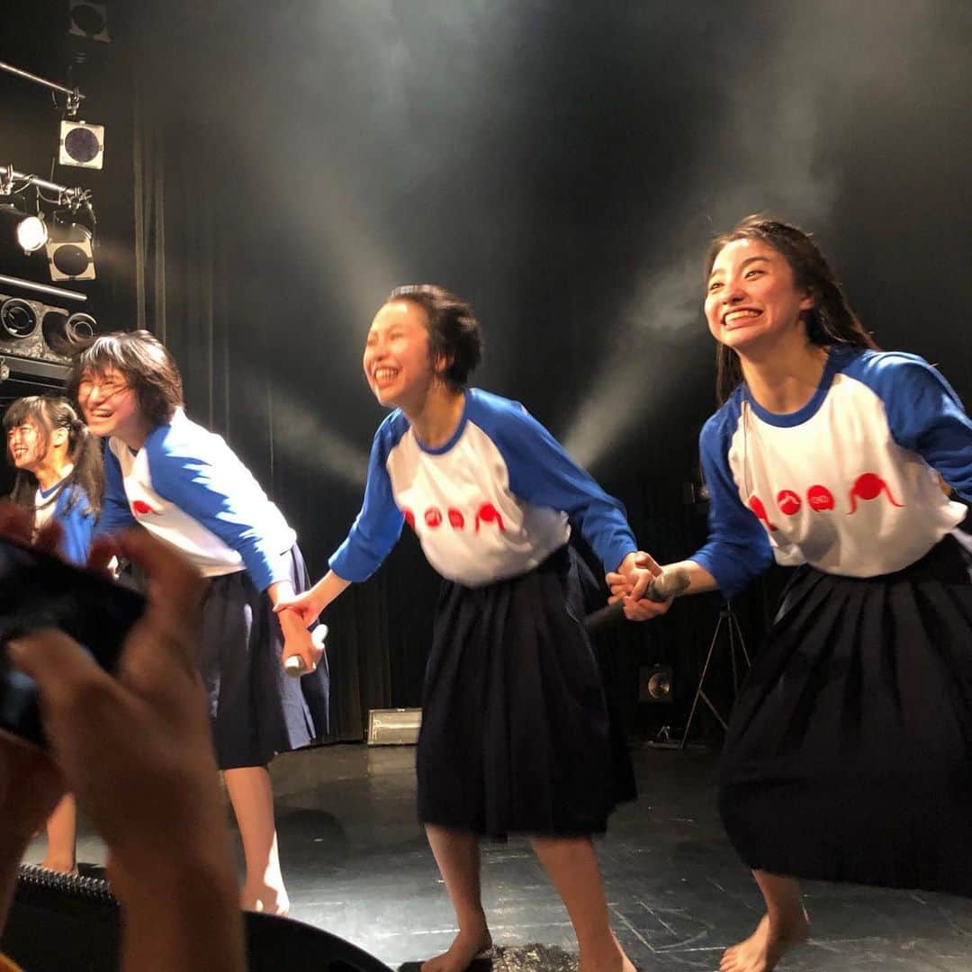 KANONさんのインスタグラム写真 - (KANONInstagram)「我々主催のライブ はみ出しフェスティボー 初ワンマンの会場である渋谷WWWで！！！ 愛であふれてるなあ、幸せだなあ！ 楽しい！楽しい！楽しい！！」10月20日 10時47分 - kanon_leaders