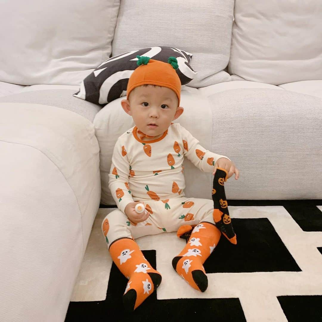 イム・ジヒョンさんのインスタグラム写真 - (イム・ジヒョンInstagram)「굳모닝👶🏻🥕🥕🥕❤️ #당근할로윈👻」10月20日 11時03分 - imvely_jihyun