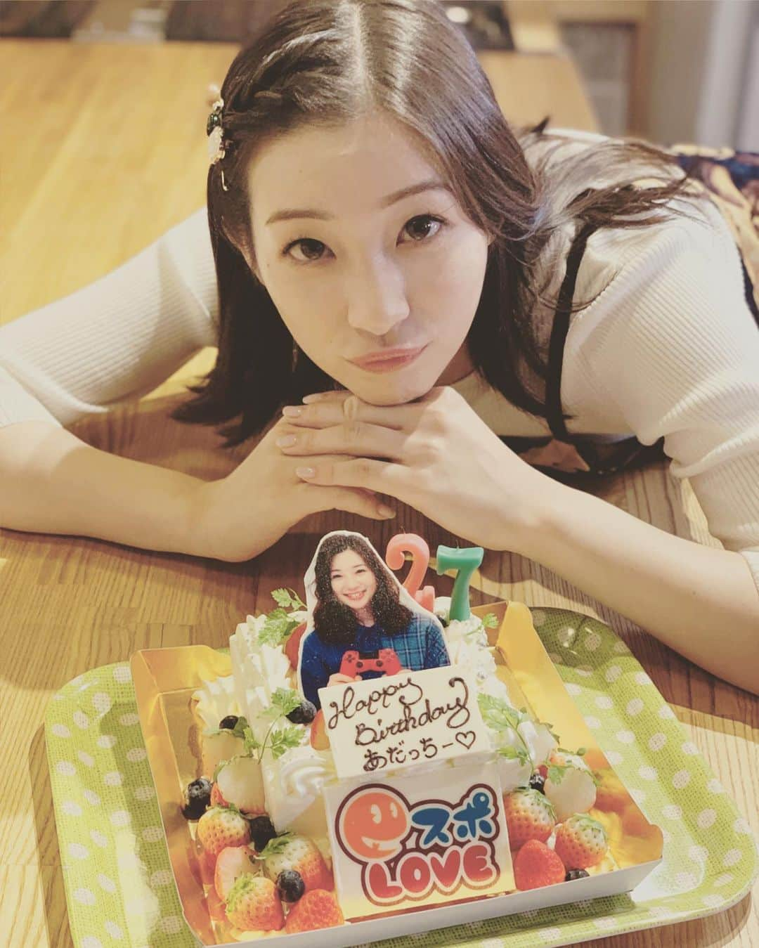 杉村理恵子さんのインスタグラム写真 - (杉村理恵子Instagram)「足立梨花ちゃん お誕生日月間🎉 おめでとうございます㊗️ 27歳  至る所にケーキが💕  #足立梨花 #バースデー」10月20日 11時03分 - hair_make_osugi