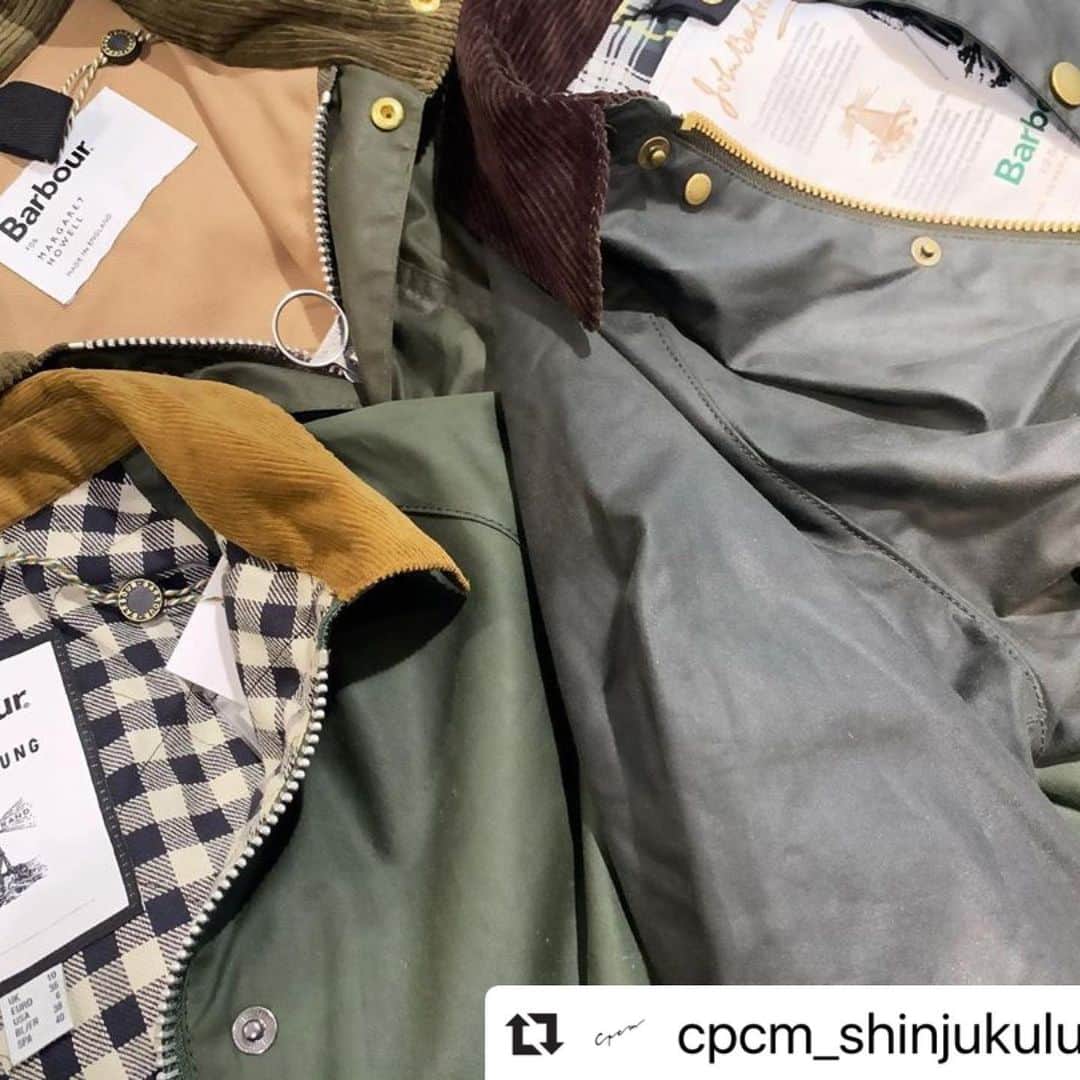 のインスタグラム：「#Repost @cpcm_shinjukulumine1 with @make_repost ・・・ . Barbour  ALEXACHUNGやMARGARET HOWELLのコラボBarbourが入荷しました。  女性らしいディテールが入りつつBarbour本来の良さを残したアウターです。 この機会にぜひ。  #barbour #barbourmargarethowell  #margarethowell #barbouralexachung  #alexachung  #アウター #レディースファッション  #レディースコーデ  #cpcm_shinjukulumine1  #新宿ルミネ #新宿」