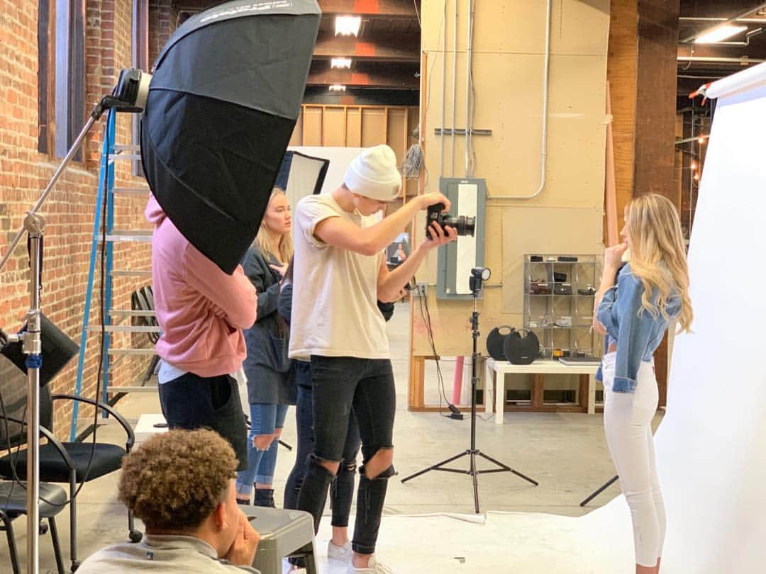 のインスタグラム：「💕My beautiful girl @maya.estess getting her senior photos taken today @lifenlight @crusader_life @theonly_ei #bestbfever」