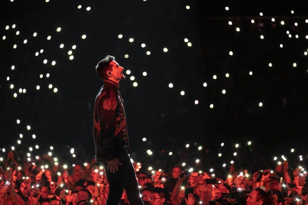 backstreetboysさんのインスタグラム写真 - (backstreetboysInstagram)「It was an absolute pleasure singing for you Macau 🇲🇴🖤 #BSBMAC #DNAWorldTour」10月20日 11時14分 - backstreetboys