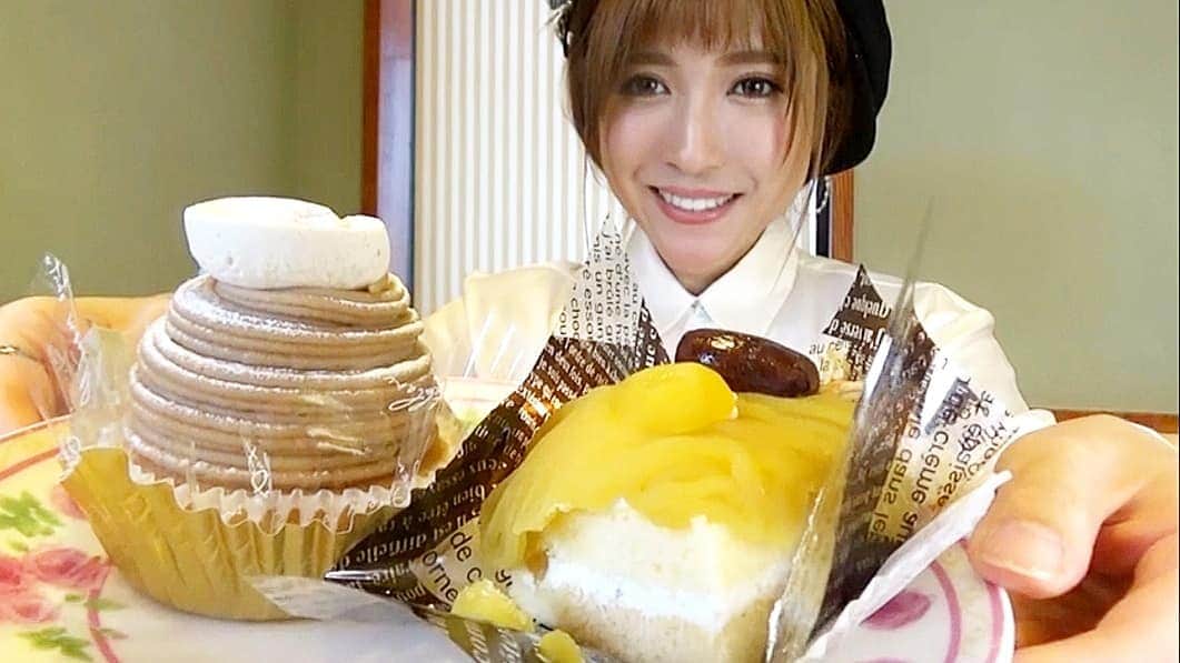 石関友梨のインスタグラム：「不二家のケーキ食べ放題！秋のスイーツパトロール☆ #プロフィールからyoutube飛べます #不二家 #スイーツバイキング #ケーキ食べ放題 #モンブラン #秋スイーツ #大食い #スイーツ嬢」