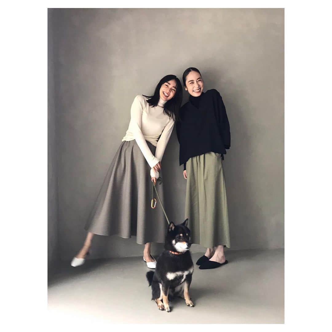 のインスタグラム：「☺︎☺︎ 『MARECHAL TERRE(マルシャルテル)』 園子ちゃんとオフショト♡♡♡ 可愛い半ちゃんにも会えて嬉しかった〜楽しかった〜 #brand #MARECHALTERRE #マルシャルテル #zozotown #ゾゾタウン →@marechalterre_official @zozotown グランドオープンの撮影時のオフショト♡ #Japan #Tokyo #new #shop #aw2019 #work #shooting #fashion #coordinate #style #girl #woman #ladies #akework #akeMARECHALTERRE #ファッション #スタイリング #コーディネート #半ちゃん #model #satorujapan #akemigondo #モデル #サトルジャパン #権藤朱実 →@satorujapan_official @akemigondo ☑︎プロフィールのリンクにて、blog更新中☺︎ My blog『ake photo』 →http://ameblo.jp/akemi-gondo/」