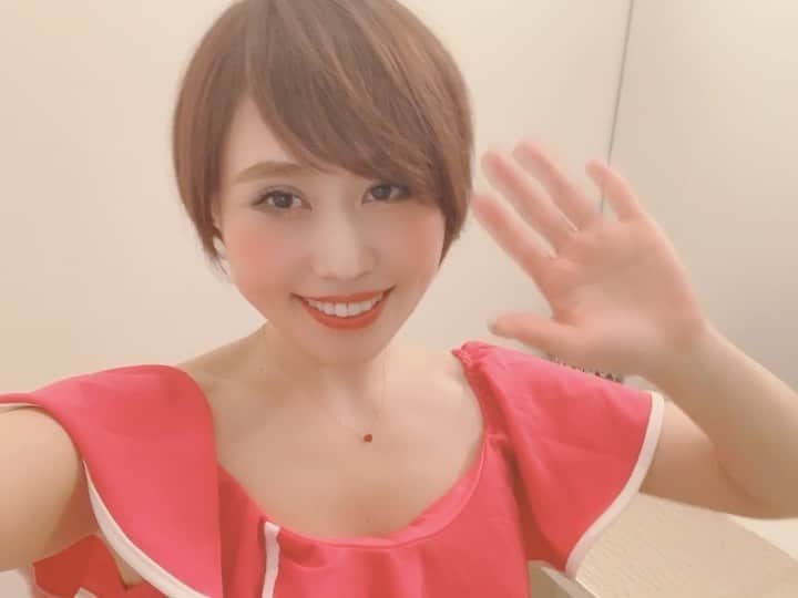 Karinのインスタグラム：「新横浜チャーリーズBAR🍷  お客様も歌うセッションナイト楽しかった😊 ・ 次回のチャーリーズBAR出演は12/16(月)です🎵(11月はお休みです) ・ #新横浜 #ラントラクト #JAZZ #LENTRACTE #BAR #シンガー #シンガーソングライター #音楽 #音楽好きな人と繋がりたい  #ライブ #写真 #live #photo #music #ilovemusic #livemusicphotography #musicgram #karin #singer #singersongwriter」