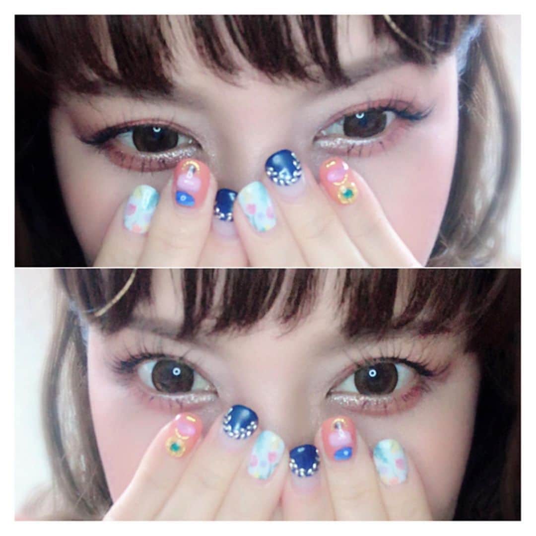 rinaのインスタグラム：「. 個性派秋ネイル。 アウトするので記録に。 . 一眼→iPhoneに データを飛ばしていたアプリが アプデに追い付いていなくて 使えない状態；； はやく対応してくれーい泣 . #ネイル #ジェルネイル #秋ネイル #メイク #アイメイク #アイシャドウ #カラコン #ヘアー #コスメ #まつ毛 #美容 #化粧 #化粧品」