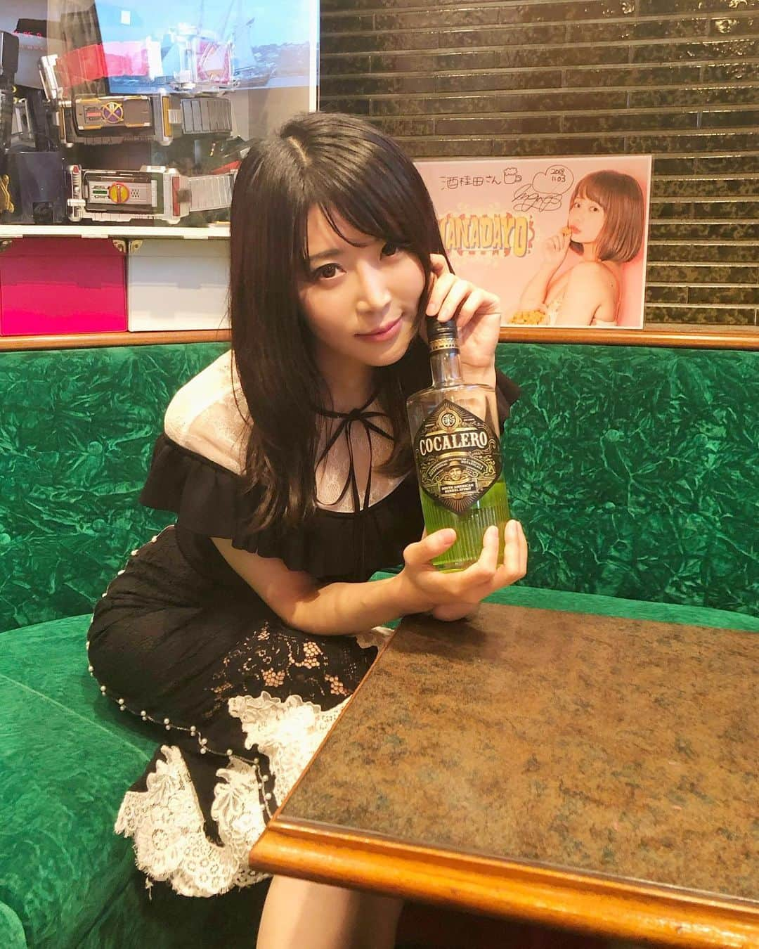 七菜乃さんのインスタグラム写真 - (七菜乃Instagram)「なななのナイト🍶 新宿酒桂田さん　@sakekatsurada にて！　ありがとうございました😊 日本酒は勿論美味しいのですが、 コカボムが美味しかった❣️ というか、コカレロが美味しかったです😂上だけ飲んでた😂😂 きてくれた方々、馳走さまです✨✨✨✨ 次回は、1１月29日です✨  #新宿 #コカレロ #コカボム #桂田 #日本酒 #bar」10月20日 11時51分 - nananano.nano