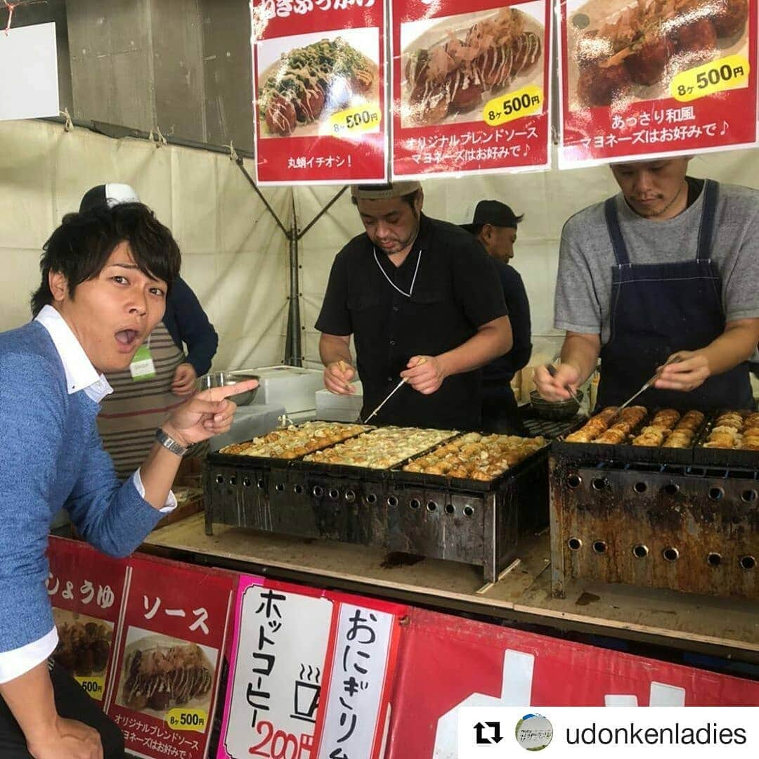 岡山放送さんのインスタグラム写真 - (岡山放送Instagram)「#Repost @udonkenladies (@get_repost) ・・・ グルメ情報😎 ジャパニーズあつあつグルメ 丸蛸のたこ焼き🐙 ねぎぶっかけ、ソース、しょうゆの3種類を販売中👌 #日台交流#うどん県レディースゴルフトーナメント #満濃ヒルズカントリークラブ まだまだ楽しみいっぱい！ #香川県#まんのう町 #丸蛸 #たこ焼き #ねぎぶっかけ #ソース #しょうゆ #渡邊大祐  #全部たべます #ohk #堀ちゃんのホットコーヒーも美味しい #8ch #岡山放送 #丸蛸はあすも元気に営業です！」10月20日 11時51分 - ohk_official