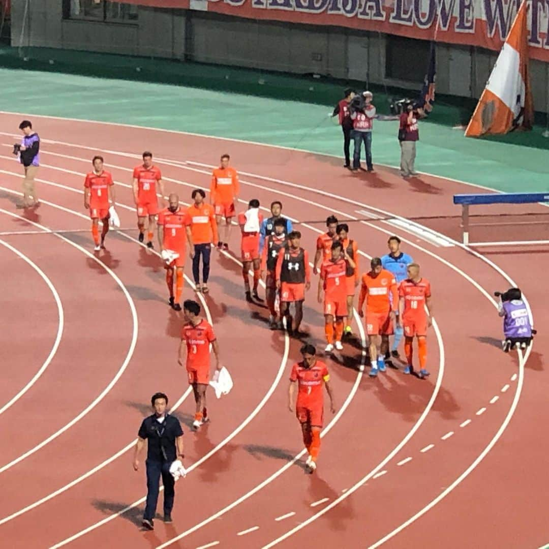 小石田純一さんのインスタグラム写真 - (小石田純一Instagram)「熊谷スポーツ文化公園陸上競技場で大宮と徳島の試合を観戦。2度追いつくも3-2で負け。くうぅぅぅ。  #jリーグ #j2 #サッカー観戦 #熊谷 #くまフェス #熊谷スポーツ文化公園陸場競技場 #大宮アルディージャ #大宮vs徳島」10月20日 11時56分 - koishida.trendy