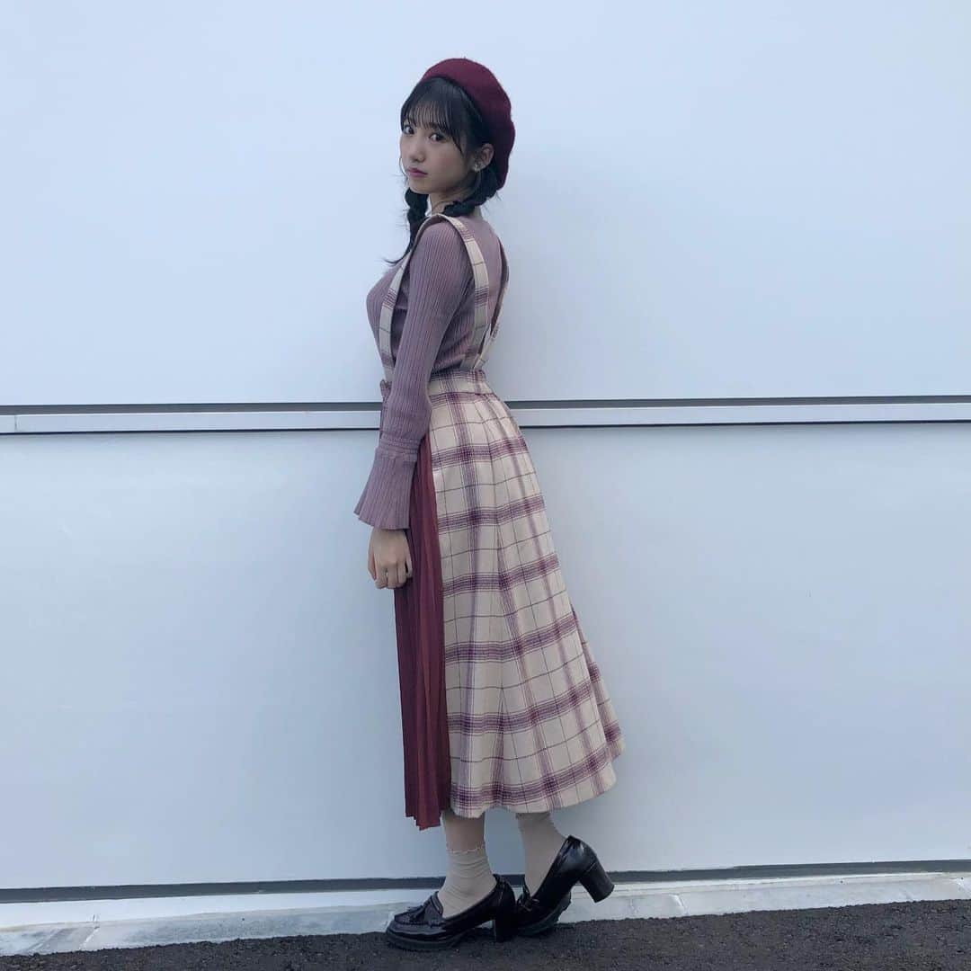 横野すみれさんのインスタグラム写真 - (横野すみれInstagram)「朝早くから握手会ありがとうございました😊 . . 今日は秋らしいカラーでまとめた、#jillbyjillstuart コーデでした💗 . . #ootd #ベレー帽 #ジルバイジルスチュアート #くすみピンク #コーデ #みつあみ」10月20日 11時58分 - yokono_sumire