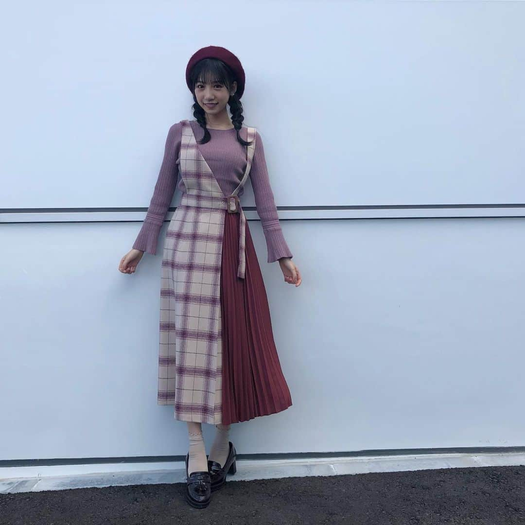 横野すみれさんのインスタグラム写真 - (横野すみれInstagram)「朝早くから握手会ありがとうございました😊 . . 今日は秋らしいカラーでまとめた、#jillbyjillstuart コーデでした💗 . . #ootd #ベレー帽 #ジルバイジルスチュアート #くすみピンク #コーデ #みつあみ」10月20日 11時58分 - yokono_sumire