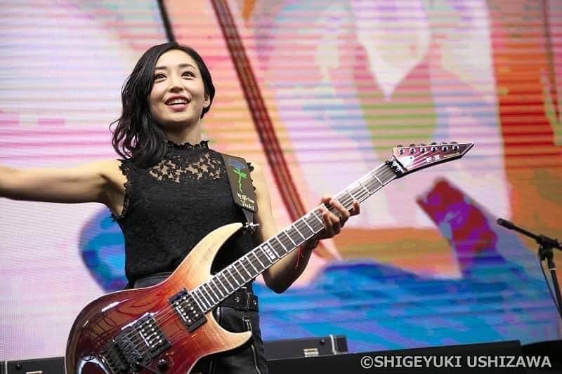 のインスタグラム：「I borrowed this guitar from Algam.  Especially, I like the color.  #D_Drive #yuki #MusicChina2019 #algam #e2 #esp  #guitar #ギター」