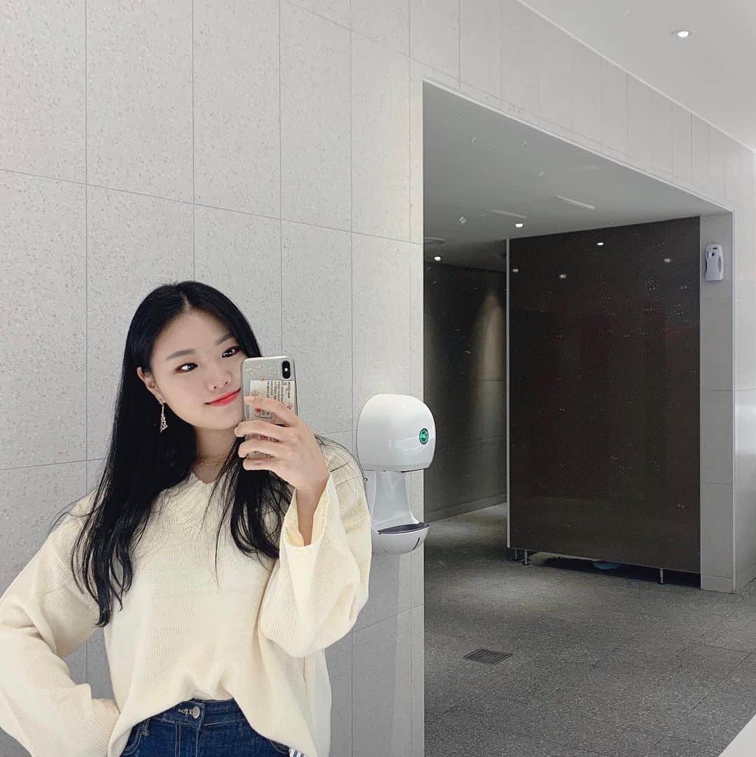 金海珍さんのインスタグラム写真 - (金海珍Instagram)「오늘 날씨 진짜 좋다☀️ . . #햇빛쨍쨍 #놀고싶댜 #여행가고싶댜 #selfie」10月20日 12時03分 - haejin_kim0423