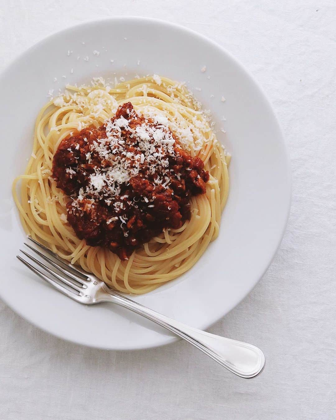 樋口正樹さんのインスタグラム写真 - (樋口正樹Instagram)「Spaghetti bolognese . 今日のお昼は ミートソース スパゲッティ。 よーく混ぜて🍝 . お得な合挽肉と タマネギなどが いっぱいあって 挽肉料理が続く。。 . . #ミートソース #ボロネーゼ #スパゲッティ #パスタ部 #バリラ #bolognese #spaghettibolognese #bolognafood #topitalianfood #italyfood #italianfood #pastalover #lovepasta #pastaitaliana」10月20日 12時23分 - higuccini