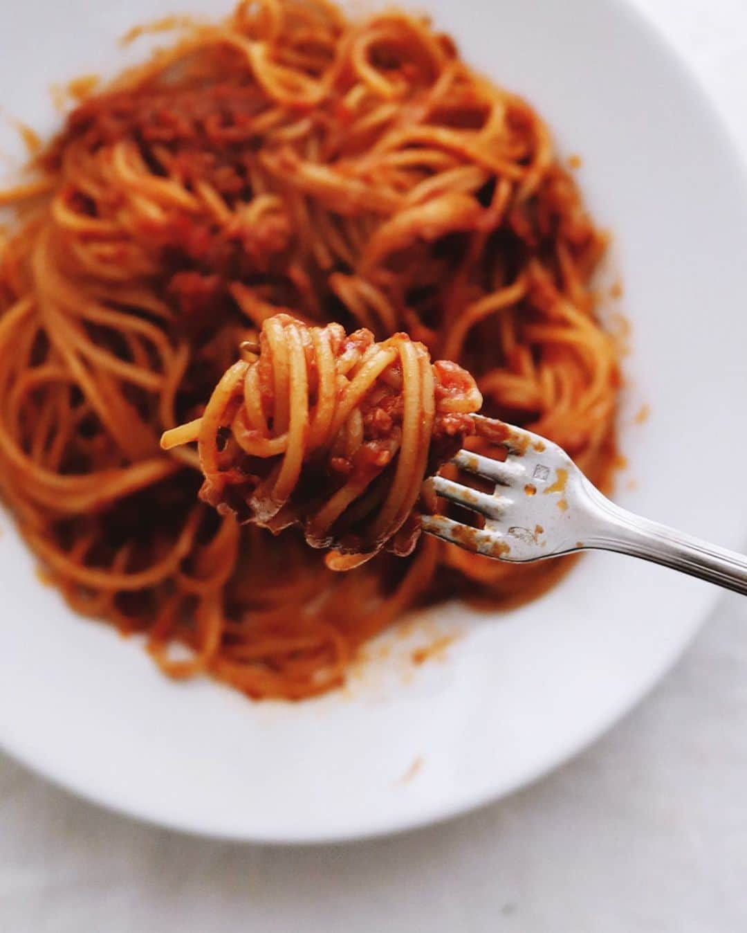 樋口正樹さんのインスタグラム写真 - (樋口正樹Instagram)「Spaghetti bolognese . 今日のお昼は ミートソース スパゲッティ。 よーく混ぜて🍝 . お得な合挽肉と タマネギなどが いっぱいあって 挽肉料理が続く。。 . . #ミートソース #ボロネーゼ #スパゲッティ #パスタ部 #バリラ #bolognese #spaghettibolognese #bolognafood #topitalianfood #italyfood #italianfood #pastalover #lovepasta #pastaitaliana」10月20日 12時23分 - higuccini