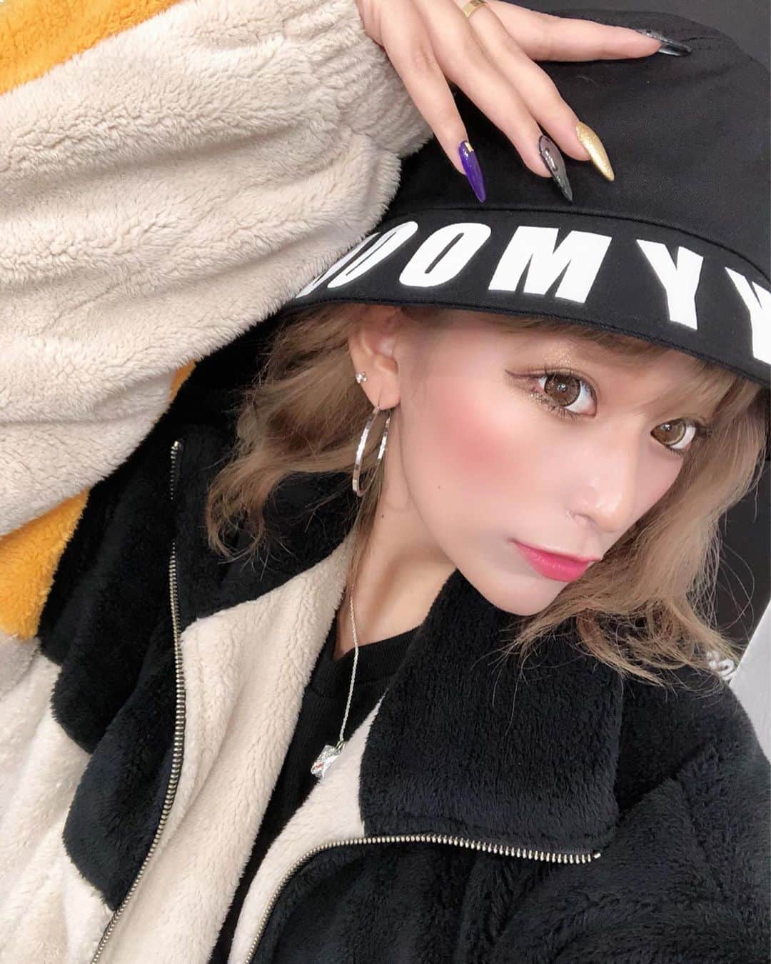 和栗汐里さんのインスタグラム写真 - (和栗汐里Instagram)「おはよ💥💥💥 . 【 @junkymood 】 . 昨日みんなにおすすめした #junkymood checkした？？ . #浜崎あゆみ 様とおそろいのバケハ💜 人気すぎて即sold outしたけど 予約販売するから絶対ゲトして💫 . でっかいショッパー2袋分買った🤟🏽 買い物楽しい最高♡♡ . . . #shopping #netshopping」10月20日 12時37分 - shipi0520