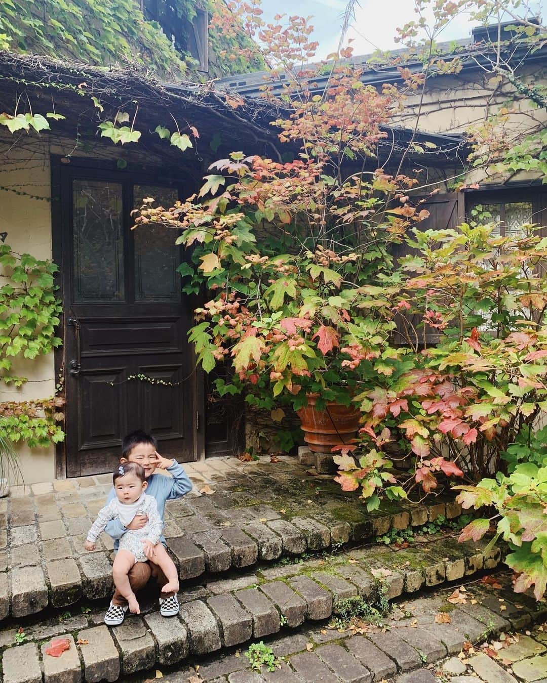 ジュジュのインスタグラム：「のどかな休日🌿 . 遠出予定→坊微熱→近所でゆーっくりに♡ . papaお休みやから、そんな日もほっこり 余裕のある幸せ休日♫(笑) . #休日 #月一の私の祝日 #笑 #坊とおにおに🍙」