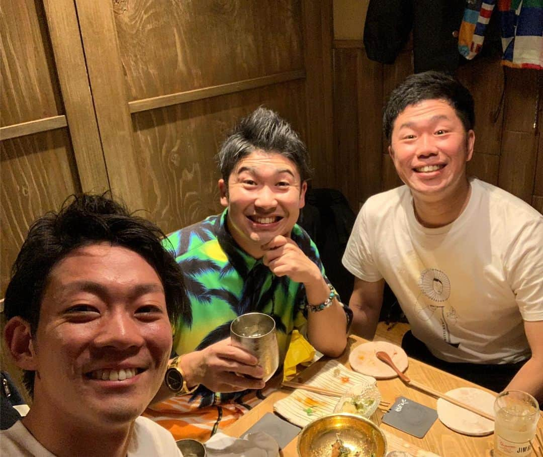 皆川勇気さんのインスタグラム写真 - (皆川勇気Instagram)「先日、レイチェルさんと吉田裕さんが、誕生日をお祝いしてくださいました🙇‍♂️ レイチェルさんはコインケースを、裕さんはシールをくださいました🤣  #吉田裕 さん #レイチェル さん #プレゼント #嬉しい #裕さんの #急遽用意してくれた感 #でも嬉しい」10月20日 12時34分 - yuuki_minagawa