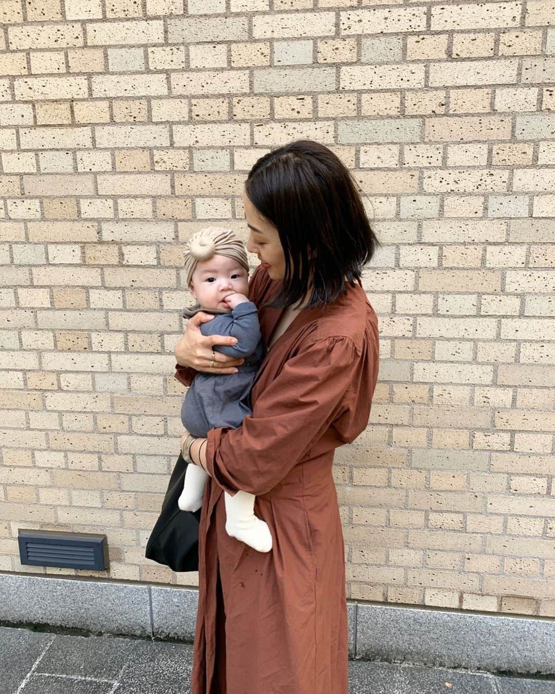 濱中鮎子のインスタグラム：「母さん朝5時からノンストップで歩きながら寝そうだったよ。  #お嬢と母さん」