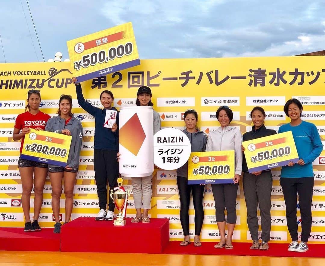 のインスタグラム：「今シーズンの国内最終戦は準優勝でした🥈今年はこの清水カップ合わせて3大会しか国内戦に出場できませんでしたが、沢山の応援ありがとうございました🙏🏽✨ 今年は残すところワールドツアーがあと2大会！がんばります！ . #ビーチバレーボール #beachvolleyball #japan #toyotabeachvolleyball #athome #descente #oakley #glicopowerproduction #luxotticajapan #athlete #shizuoka #清水カップ　#静岡県　#水谷養蜂園 #トヨタ自動車　#溝江明香」