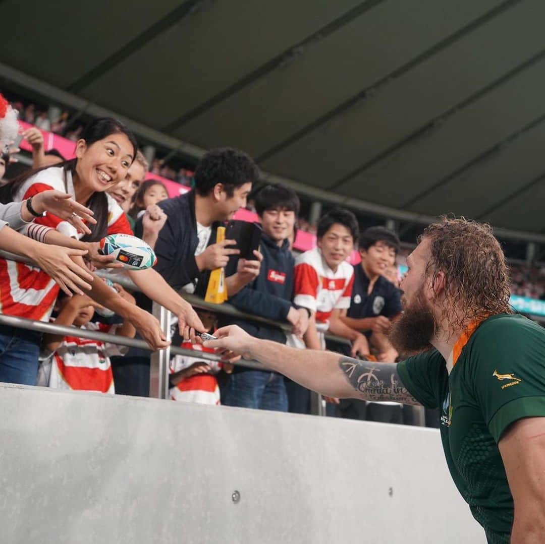 ラグビーワールドカップさんのインスタグラム写真 - (ラグビーワールドカップInstagram)「. 日本のファンは、南アフリカ代表にもたくさんの声援をくれました🇿🇦✨ #RWC2019  #JPNvRSA #WebbEllisCup  #RWC東京」10月20日 22時22分 - rugbyworldcupjp
