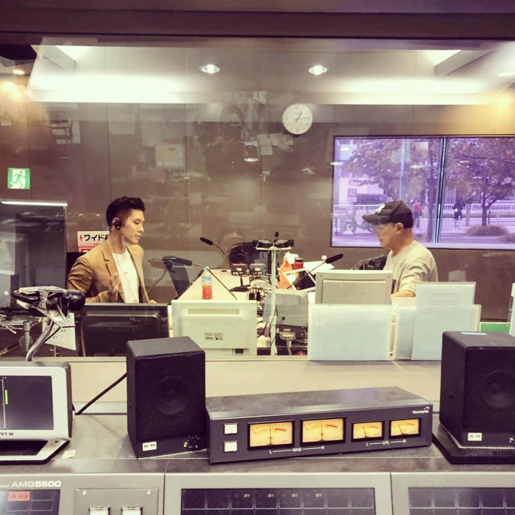 梅川壱ノ介（舞踊家）のインスタグラム：「𝕆𝔹𝕊 ℝ𝕒𝕕𝕚𝕠 ￣￣￣￣￣￣￣￣￣￣￣￣￣￣￣￣￣￣￣￣￣￣ 久しぶりのラジオ、、、 とっても楽しかったぁー！  #梅川壱ノ介  #ラジオ #舞踊家 #大分放送」