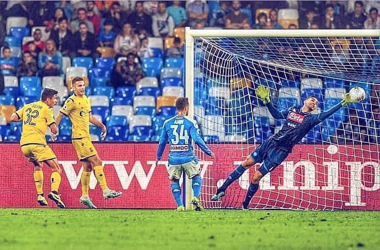 のインスタグラム：「Era importante tornare a vincere e l’abbiamo fatto! Ora testa alla Champions 💪🏼💙 #NapoliHellas #forzanapolisempre」