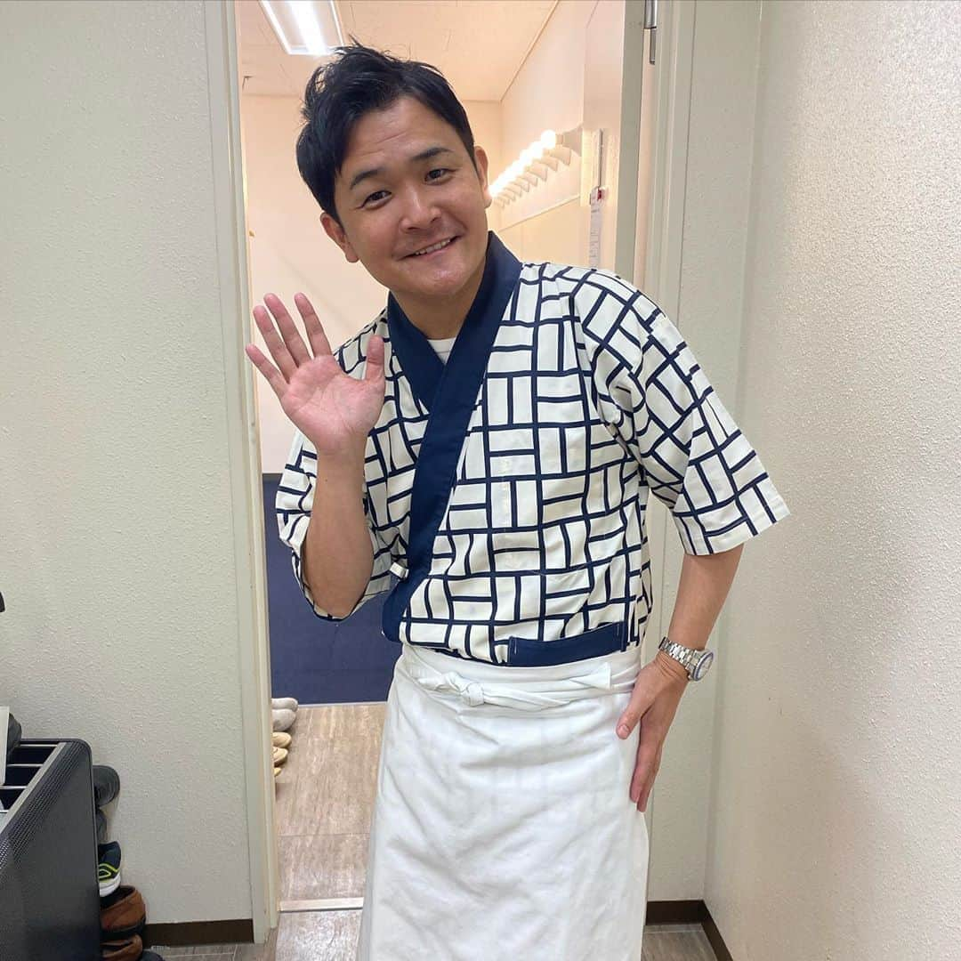 ノブ さんのインスタグラム写真 - (ノブ Instagram)「今日は新喜劇に出させて頂きました！ 寛平師匠のライブでした。 新喜劇の人達凄すぎた！ #憧れのうどん屋服」10月20日 22時23分 - noboomanzaishi